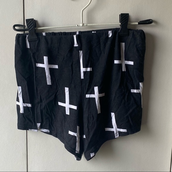 Booty shorts - Picture 2 of 3